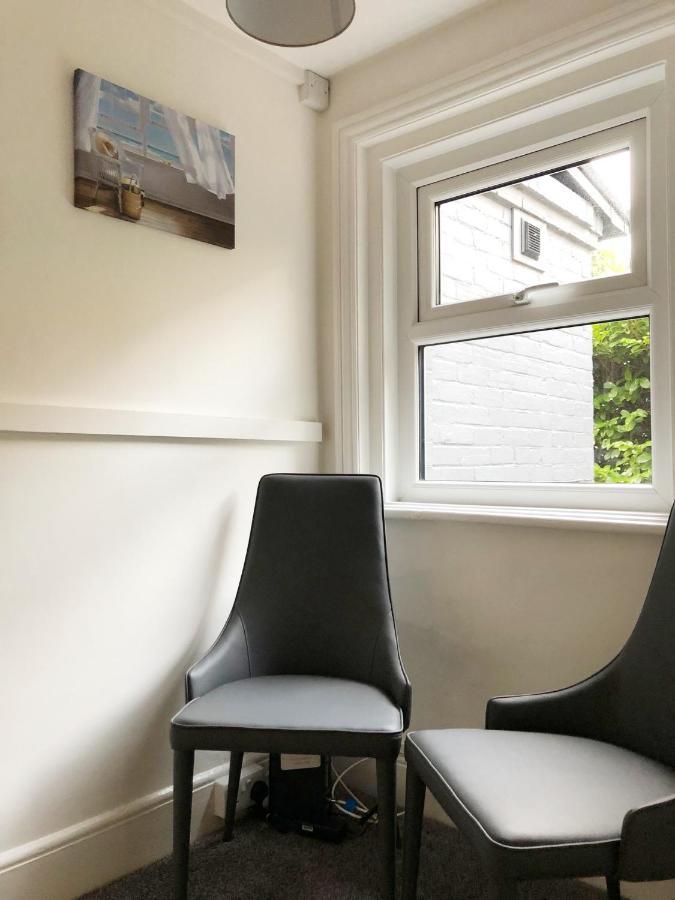 Summer Breeze -3 Bed-Sleeps 6-Parking-Walk To The Beach-Spacious-Families-Groups-Professionals Welcome Bournemouth Bagian luar foto