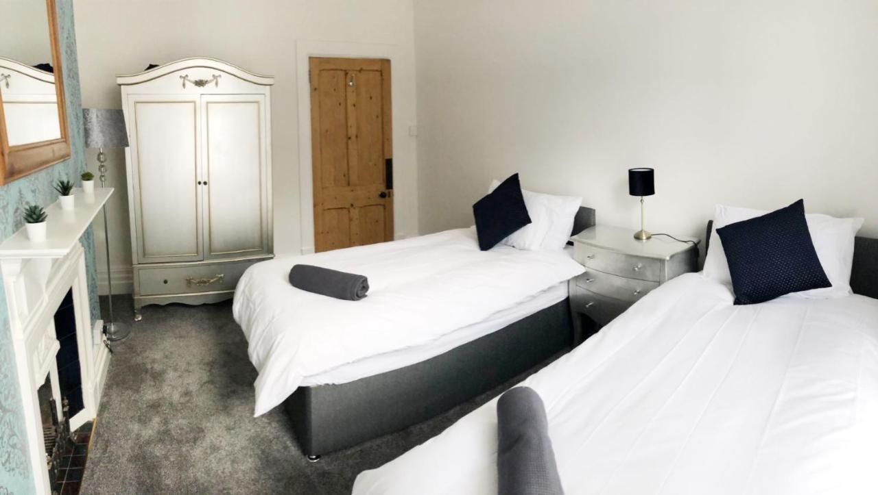 Summer Breeze -3 Bed-Sleeps 6-Parking-Walk To The Beach-Spacious-Families-Groups-Professionals Welcome Bournemouth Bagian luar foto