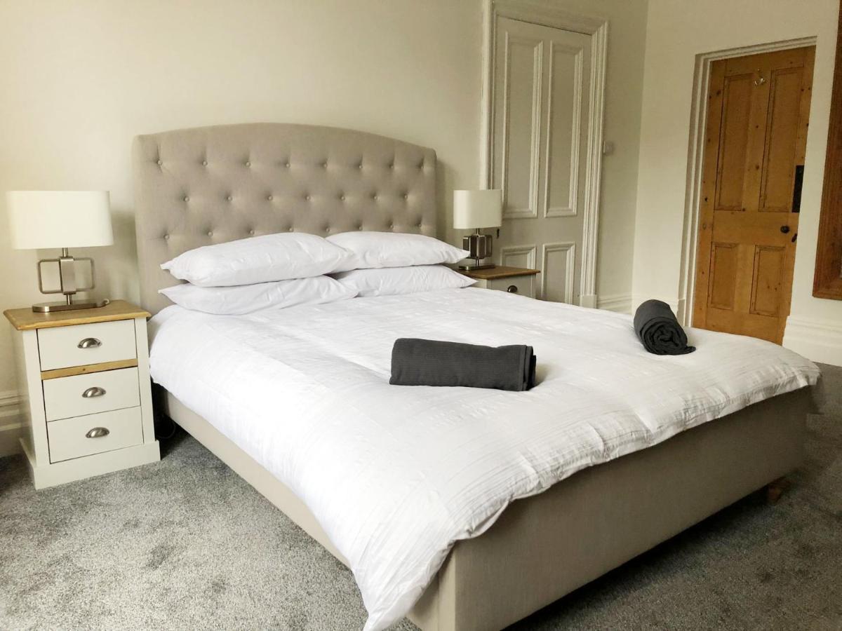 Summer Breeze -3 Bed-Sleeps 6-Parking-Walk To The Beach-Spacious-Families-Groups-Professionals Welcome Bournemouth Bagian luar foto