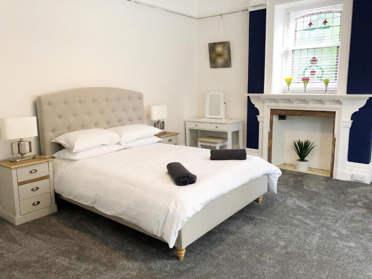 Summer Breeze -3 Bed-Sleeps 6-Parking-Walk To The Beach-Spacious-Families-Groups-Professionals Welcome Bournemouth Bagian luar foto