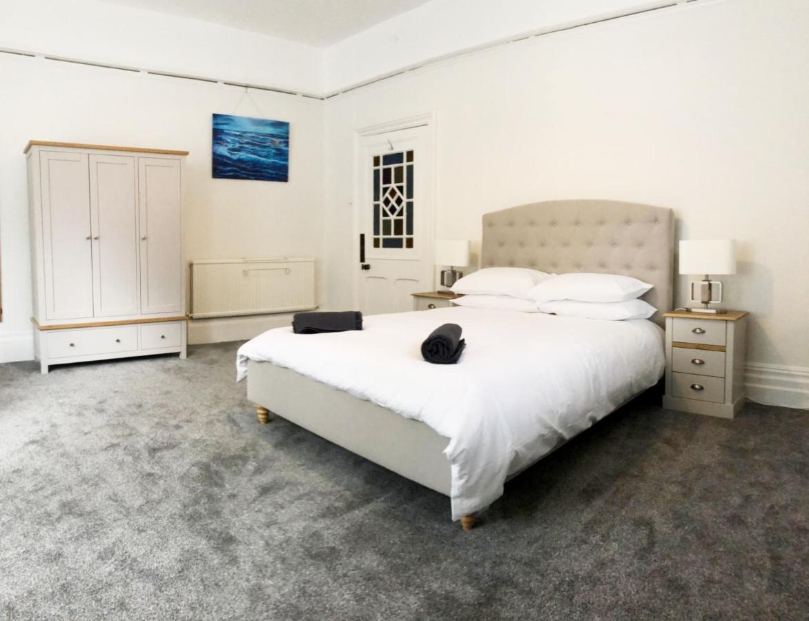 Summer Breeze -3 Bed-Sleeps 6-Parking-Walk To The Beach-Spacious-Families-Groups-Professionals Welcome Bournemouth Bagian luar foto