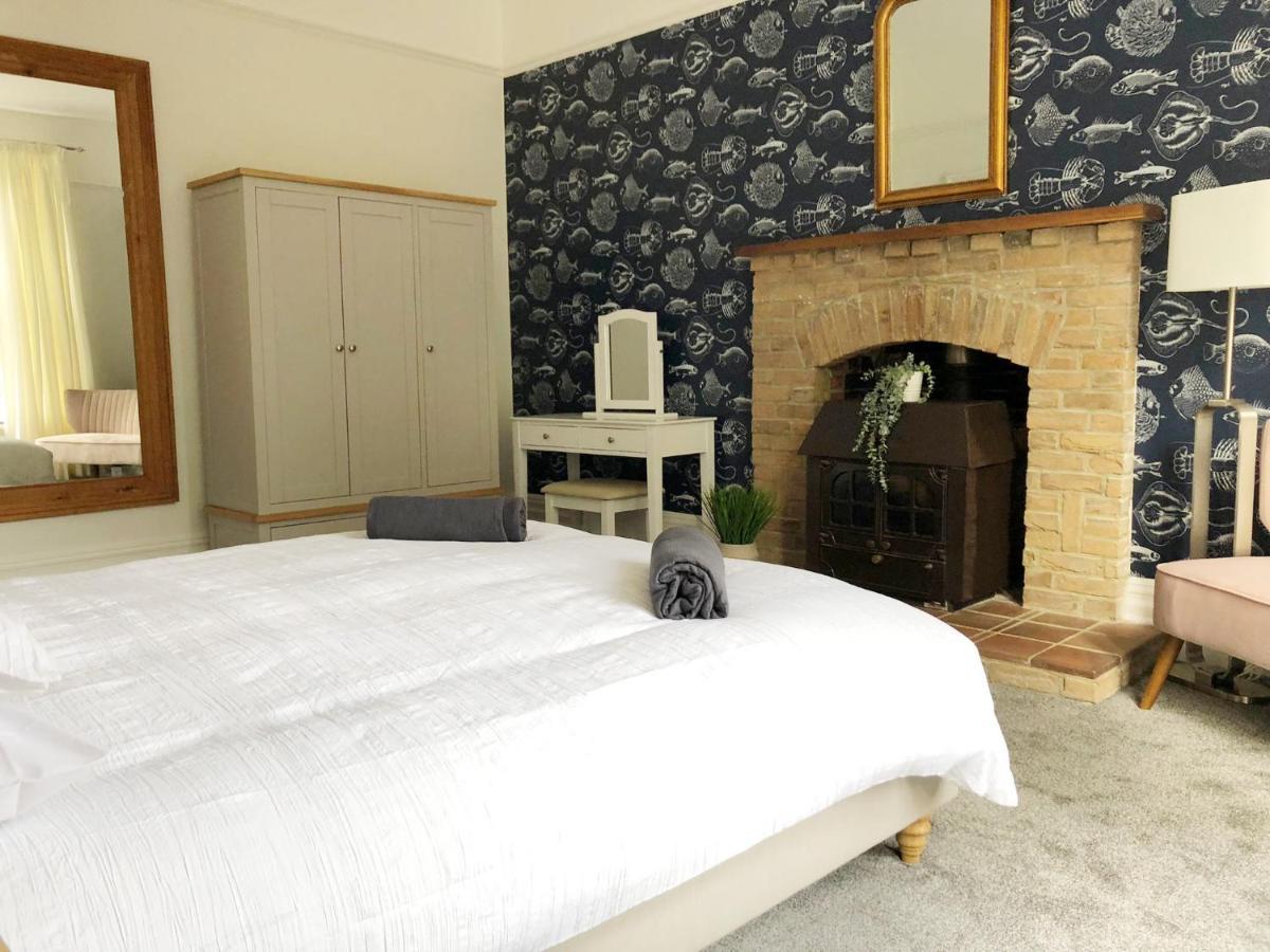 Summer Breeze -3 Bed-Sleeps 6-Parking-Walk To The Beach-Spacious-Families-Groups-Professionals Welcome Bournemouth Bagian luar foto