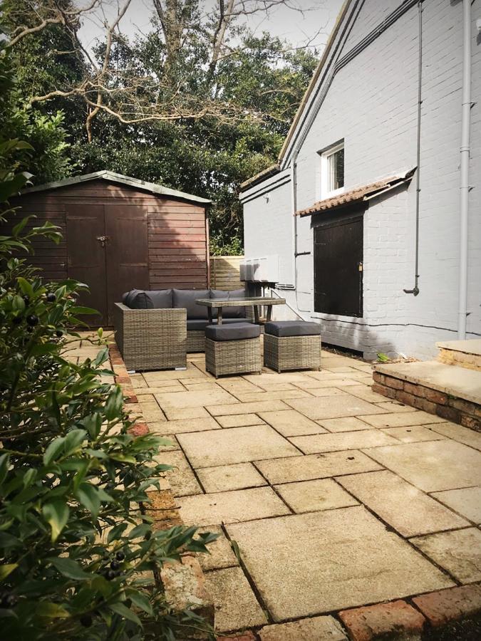 Summer Breeze -3 Bed-Sleeps 6-Parking-Walk To The Beach-Spacious-Families-Groups-Professionals Welcome Bournemouth Bagian luar foto